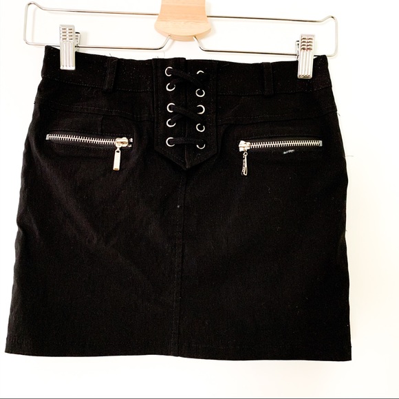 Sexy Mini Black Skirt with Zipper & Laces - Picture 4 of 4